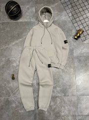 Зимовий спортивний костюм