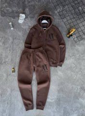 Зимний спортивный костюм.