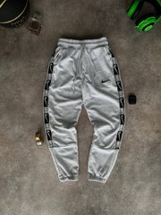 Чоловічі світло-сірі спортивні штани Nike стильні та якісні