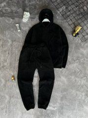 Зимовий спортивний костюм